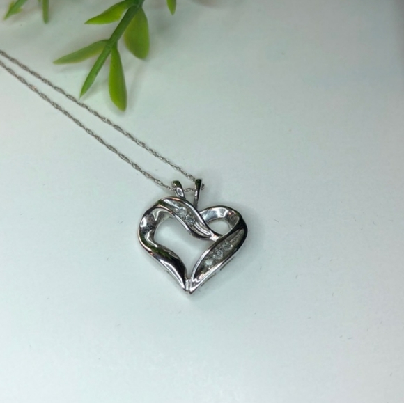 10k Diamond Crossover Heart Pendant Necklace - Picture 6 of 8